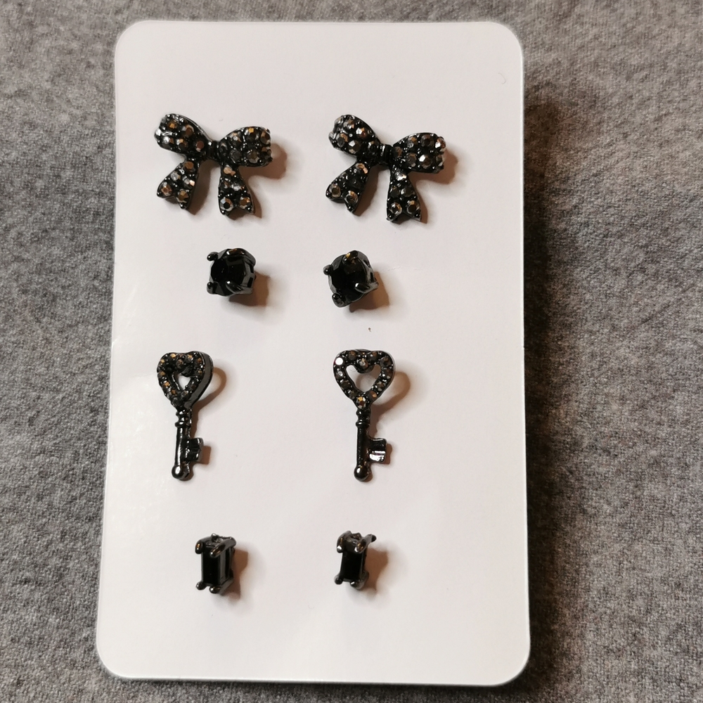 Six piece earring set with bracelet